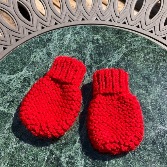 Red hand knitted infant mittens/booties gift set - Picture 13 of 14